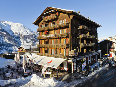 Caja Lujo en los Alpes: 1 noche mágica con cena en Suiza