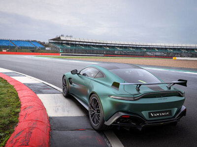 Coffret Stage pilotage : 2 tours sur le circuit de Fay-de-Bretagne en Aston Martin Vantage F1