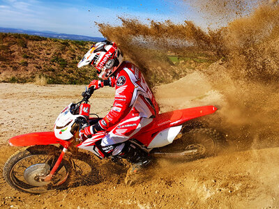 Coffret cadeau Cours d’initiation au motocross palpitant durant 1h à Schlatt pour 1 personne