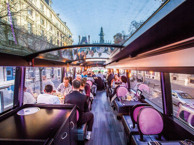 Dîner insolite 3 plats avec visite de Paris dans le bus à impériale Le Saint-Germain 1920