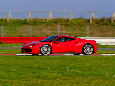 Coffret Stage de pilotage : 2 tours sur le circuit de La Ferté-Gaucher en Ferrari 488