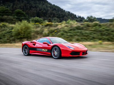 Coffret cadeau Stage de pilotage : 6 tours sur le circuit de Chambley en Alpine A110 et Ferrari 488 GTB