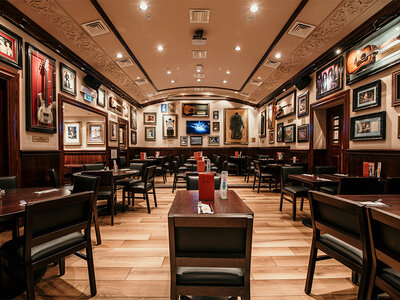 Sapori e rock & roll: 1 pranzo o 1 cena con soft drink in un Hard Rock Cafe a scelta