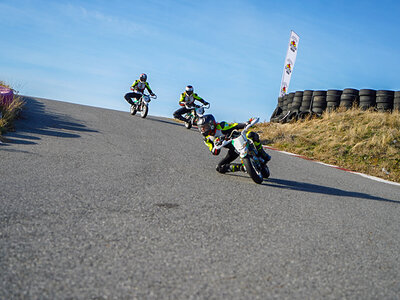 ¡Aprende con la familia Lorenzo!: 1 curso de pilotaje de moto de 3 horas para 1 persona