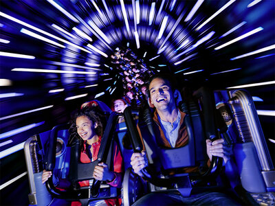 Doos Disneyland® Paris: Low-tickets voor 2 personen en 1 kind (2 parken)