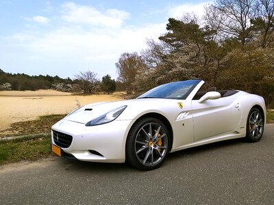 Cadeaubon 15 minuten cruisen in een Ferrari California voor 1 persoon