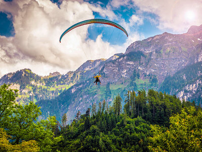 Geschenkbox Paragliding Nervenkitzel: 1 adrenalingeladener Flug über das Barrhorn mit Video-Souvenir