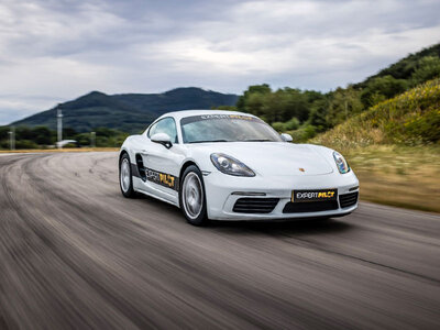 Coffret Stage de pilotage : 4 tours sur le circuit de Chambley en Porsche Cayman ou Alpine A110