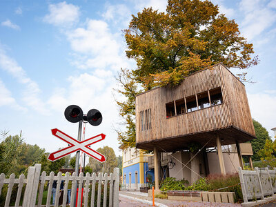 Cofanetto regalo 1 notte in un’insolita casa sull’albero in ex stazione ferroviaria vicino al Lago di Garda