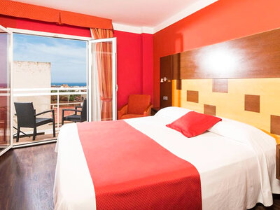 Caja 2 noches con desayuno para 2 personas en el Hotel Ridomar365 4*, Girona