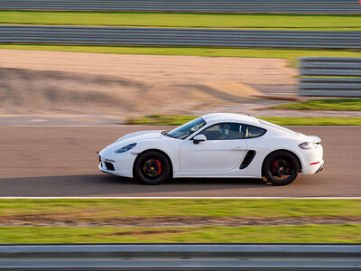 Coffret Stage de pilotage : 2 tours sur le circuit de Trappes en Porsche Cayman