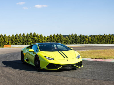 Stage de pilotage : 4 tours sur le circuit de Trappes en Lamborghini Huracán