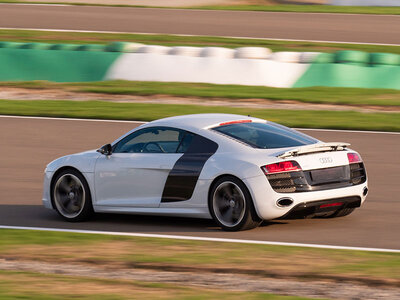 Stage de pilotage : 5 tours sur le circuit de Mirecourt en Audi R8 V10