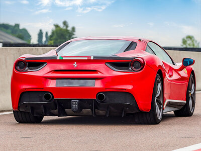 Stage de pilotage : 4 tours sur le circuit de Lohéac en Ferrari 488 GTB