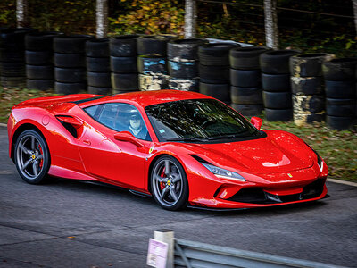 Stage de pilotage : 4 tours sur le circuit de Trappes en Ferrari F8 Tributo