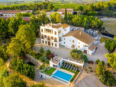 Caja regalo Bolet Casa Modernista: 1 noche con visita a bodega y cata para 2 personas