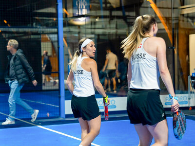 Partita di padel con racchette e palline per 2 vicino a Zurigo