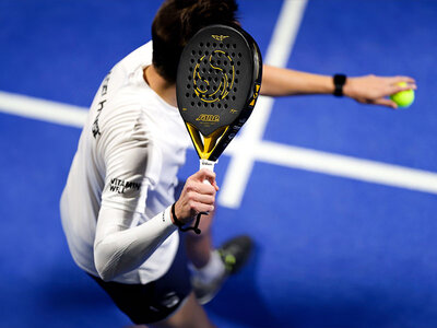 Geschenkbox 1-stündiges Padel-Training mit einem erfahrenen Coach nahe Zürich