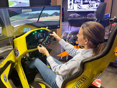 Cofanetto 2 adrenalinici giri su simulatore di guida Formula o GT per 2 persone