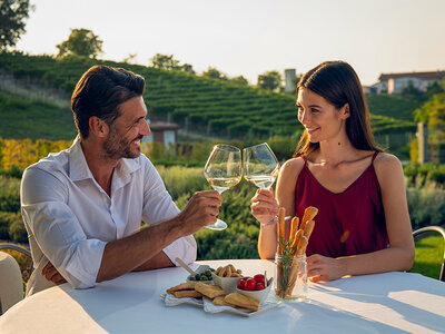 Cofanetto regalo 1 romantica notte con cena tra i sapori d'Italia