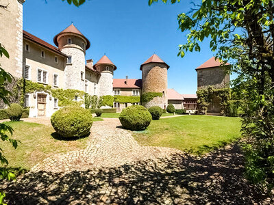 Cofanetto regalo 1 notte in Suite in un Castello 4* vicino ad Annecy per 2 adulti e 1 bambino