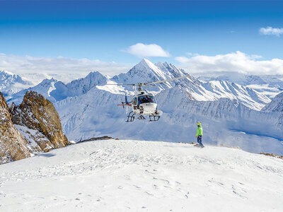 Cofanetto 1 volo panoramico di 15 minuti in elicottero sul Monte Bianco per 3