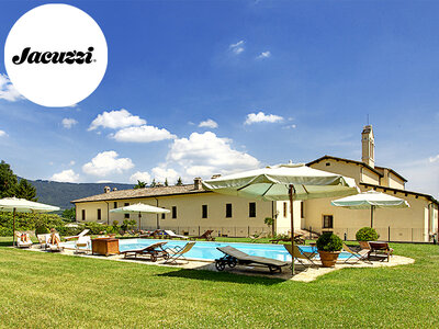 Cofanetto regalo 1 notte in resort con esperienza benessere in minipiscina Jacuzzi® nel cuore umbro