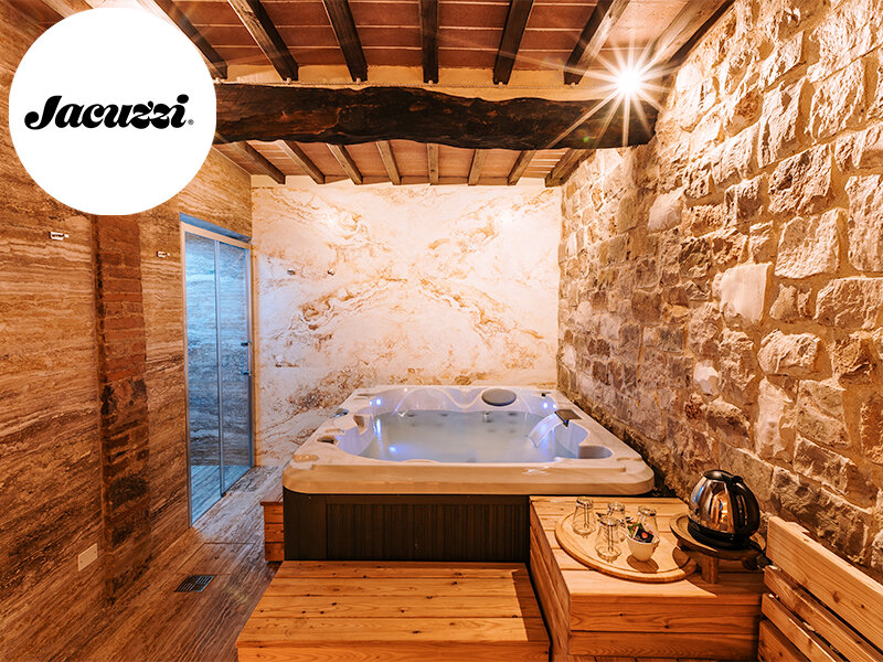 Oasi di relax: 1 notte con accesso alla speciale grotta con vasca Jacuzzi® in Villa vicino a Siena