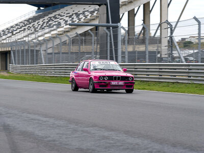 Coffret cadeau 4 tours en tant que co-pilote d'une BMW E30 Cup sur le circuit de Zolder