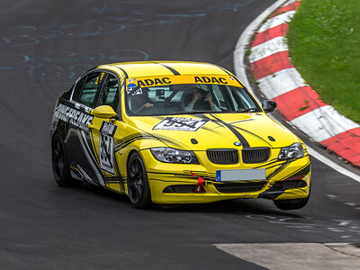 Geschenkbox Fahrt im BMW E90 325i V4 auf der Nürburgring Nordschleife für 1 Person