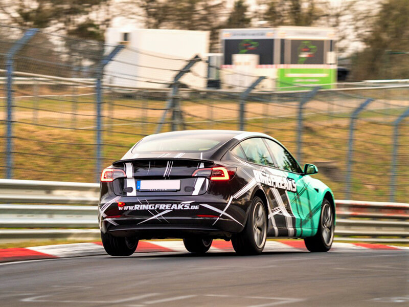 Box 1 Runde im Tesla, VW oder BMW auf der Nürburgring Nordschleife für 1