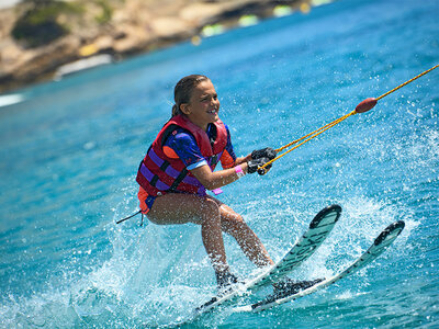 Esquí náutico o wakeboard de 2 horas para 4 niños en Benidorm