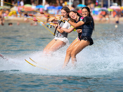 Caja Esquí náutico o wakeboard de 2 horas para 4 niños en Benidorm