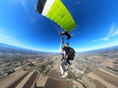 Saut en parachute en tandem à Pau pour 2 personnes