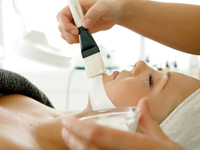 Ansigtsbehandling med hudanalyse hos Hudplejecentret for 1