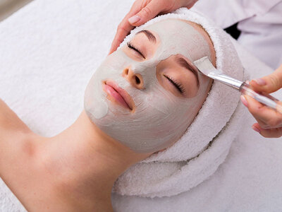 Deluxe ansigtsbehandling hos Hudplejecentret for 1