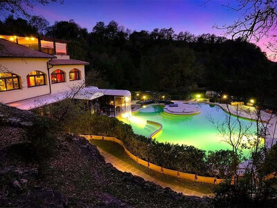 Cofanetto Terme di Sorano: ingresso alle piscine termali con percorso benessere e light lunch per 2