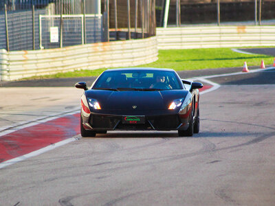 Cofanetto regalo 3 giri su Ferrari 458 o Lamborghini Gallardo al Circuito Internazionale di Viterbo