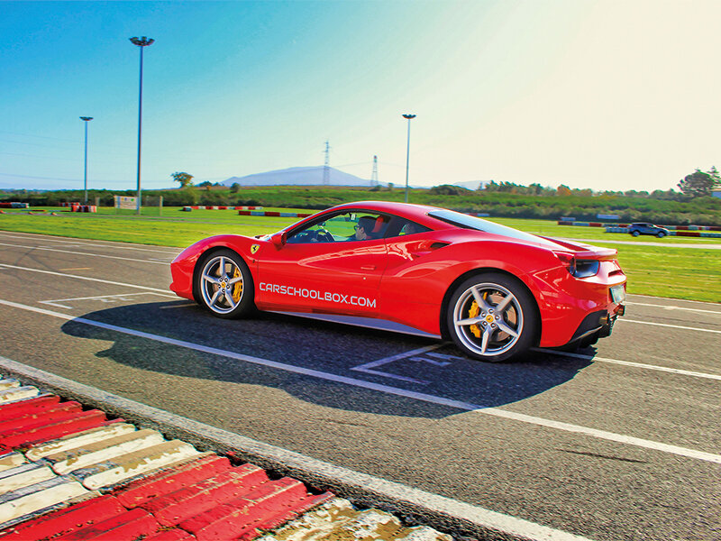 Alla guida di un sogno: 3 giri al volante di una Ferrari 488 al Circuito di Viterbo