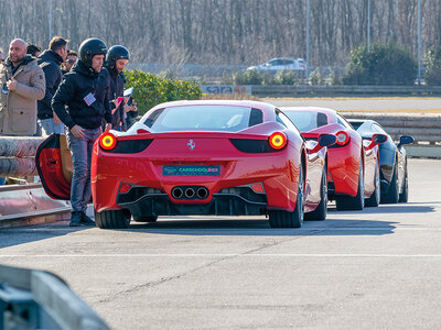 Emozioni adrenaliniche al Circuito di Viterbo: 2 giri alla guida di una Ferrari 458 Italia