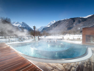 Parenthèse détente : accès aux cinq bains d'eau thermale et repas en duo dans les Pyrénées