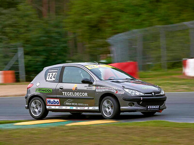 Coffret cadeau 2 tours en tant que passager et 3 tours au volant d'une Peugeot 206 GTI sur le circuit de Zolder