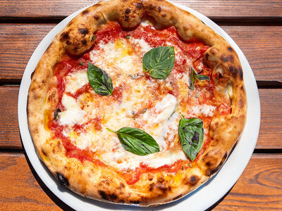 2 Übernachtungen mit Pizza zum Abendessen in der Nähe des Lago Bianco