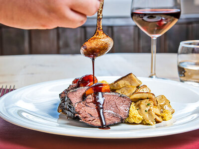 Cofanetto 2 notti con cena gourmet di 4 portate in un hotel vicino al Lago Bianco
