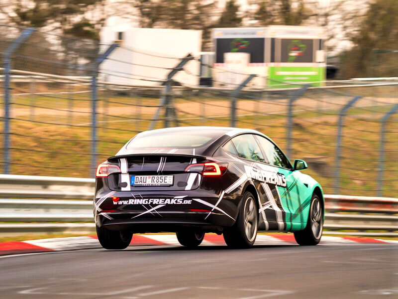 Lautlos um die Nordschleife: 2 Runden im Tesla Model 3 Performance