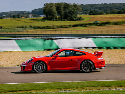 Stage de pilotage : 2 tours sur le circuit de Mettet en Porsche 991 GT3