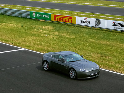 Coffret Stage de pilotage : 2 tours à bord d'une Aston Martin Vantage sur le circuit de Mettet