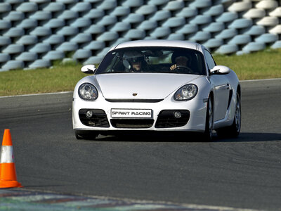 Stage de pilotage : 2 tours sur le circuit de Mettet en Porsche Cayman S