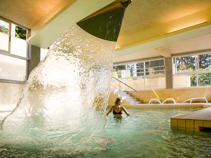 Pausa benessere con ingresso alle Terme Bagni di Lucca e massaggio rilassante per 2