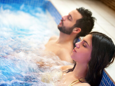 Cofanetto Pausa benessere con ingresso alle Terme Bagni di Lucca e massaggio rilassante per 2